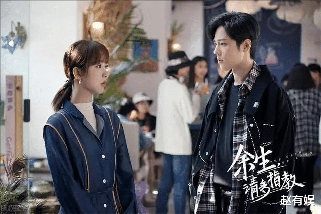 杨紫|杨紫美出新高度，瘦成“纸片人”软萌可爱，手上戒指暴露感情状况