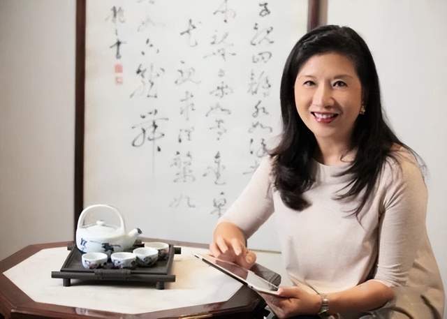 文静|这个富豪的三任老婆都不简单： 首任是纺织女王、二婚娶国际巨星、三婚妻子是哈佛硕士