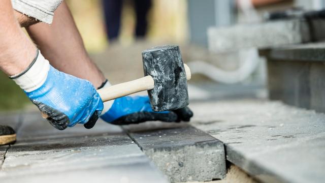做了防水的墙面上不能直接贴瓷砖,用这两套方案才更牢固