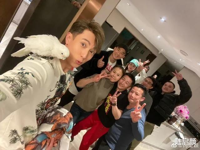 邹市明|北大毕业的央视主持人？冉莹颖审美遭疑，但为邹市明付出这么多？