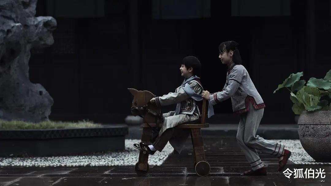 纸人回魂|2年近10部作品火出了圈?国产恐怖片,只差了一点点