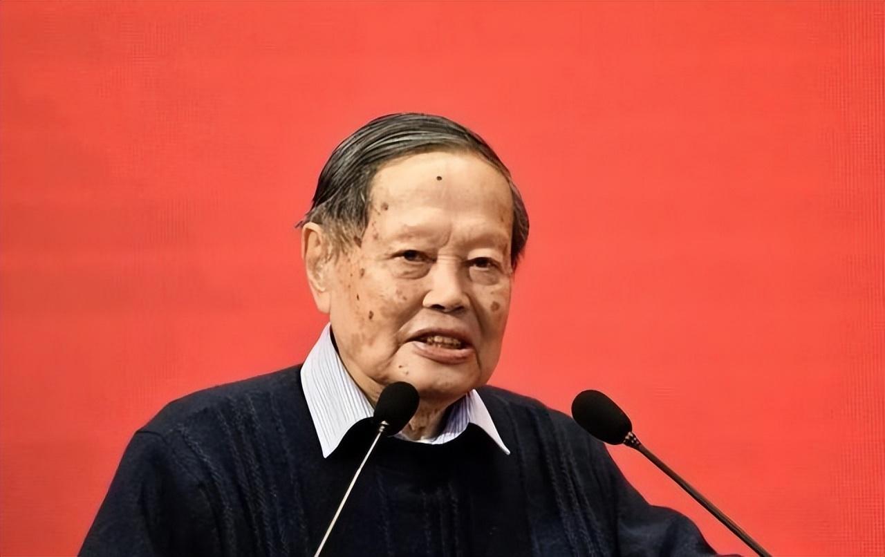 翁帆|2015年，杨澜问杨振宁：您去世之后，比你小50多岁的翁帆怎么办？