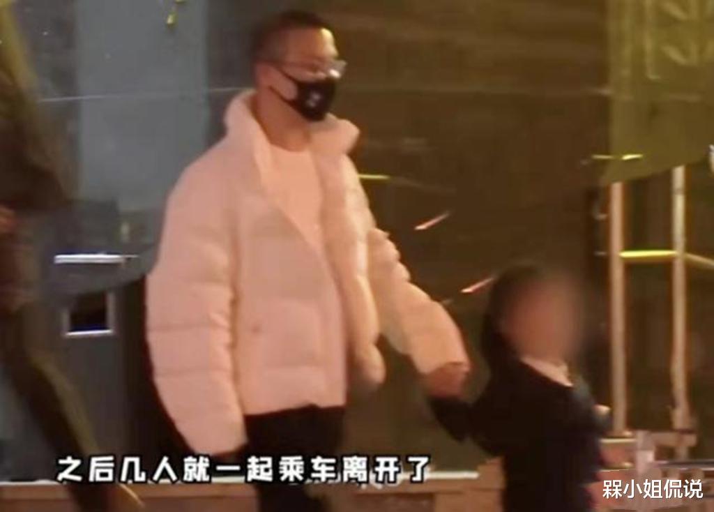 章子怡|汪峰一家聚餐，章子怡穿棉服紧抱儿子不撒手，继女小苹果不见身影