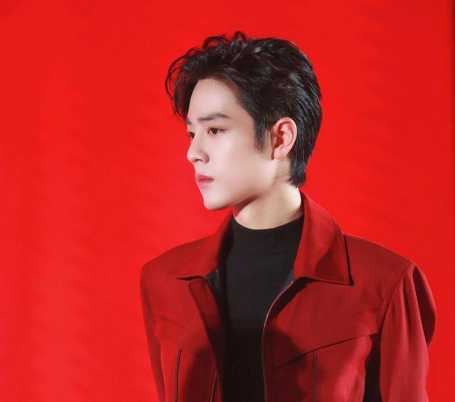 肖战|李盏透露资深专家会上表扬肖战，是充满爱心的艺人，还为其点赞