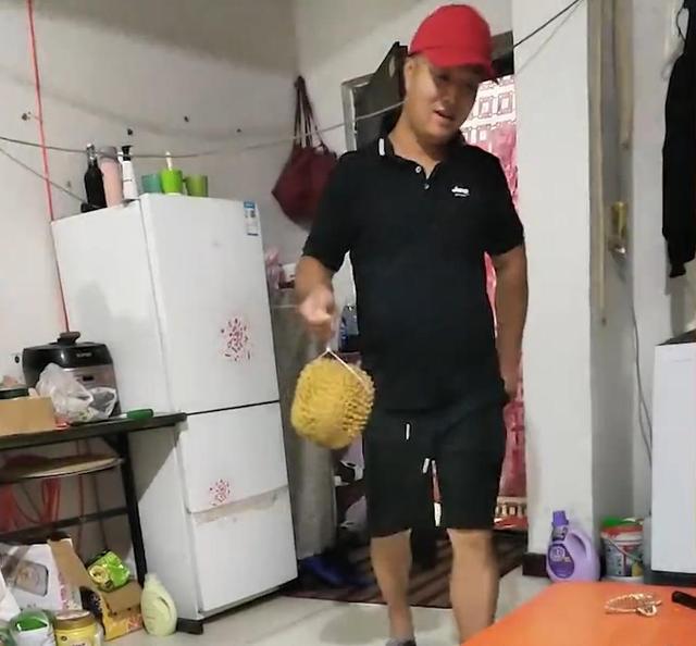 山东女子暑假专程看望异地丈夫,洗完澡后让她感觉五味杂陈