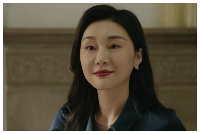 脸没恢复就别接戏了，“馒头脸蛋”演啥都拉胯，这些女星不羞吗