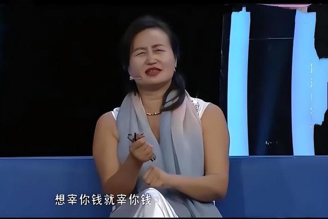 回顾:大妈年过五十依旧喜欢小鲜肉,结婚五次,丈夫和儿子同龄人