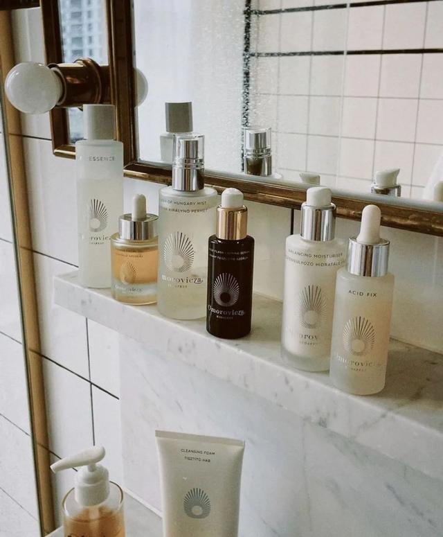 美容|伊丽莎白一世的红唇、神秘占星术、匈牙利女王的化妆台...我们常用的护肤品都这么神秘的吗?