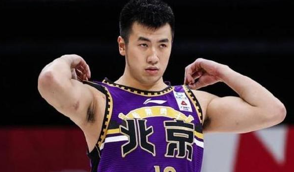 北控男籃|北控輸球難掩一人高光！16分+9個前場籃板，球迷：想得分全靠自己搶？