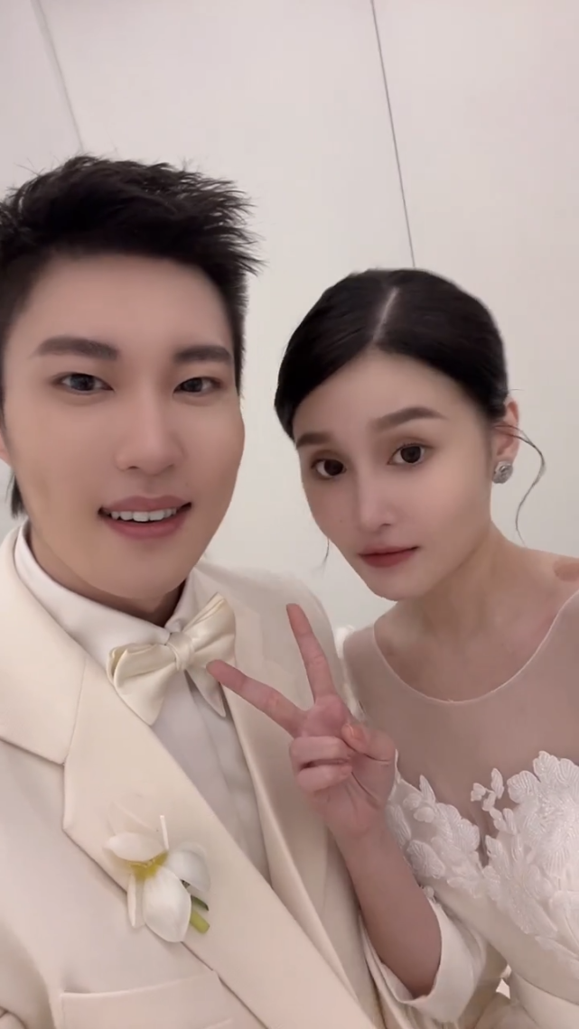 婚纱照|赵本山女儿球球拍婚纱照即将结婚,和男友小陈获赞超有夫妻相