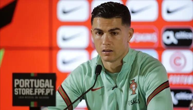 C罗|C罗遭遇职场PUA,失去七个月工资,得到的却是尊重,去穆帅那里吧