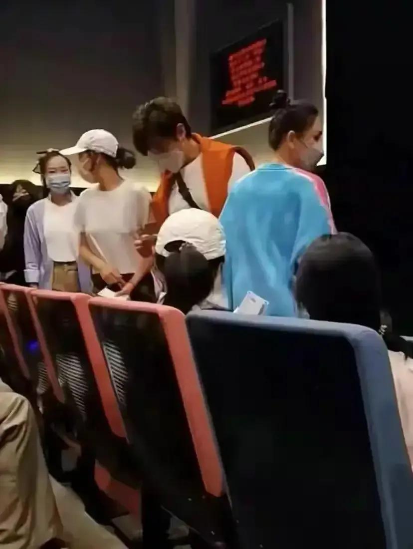 袁弘|陈乔恩应采儿袁弘同框，男帅女美颜值养眼，好朋友见面超开心