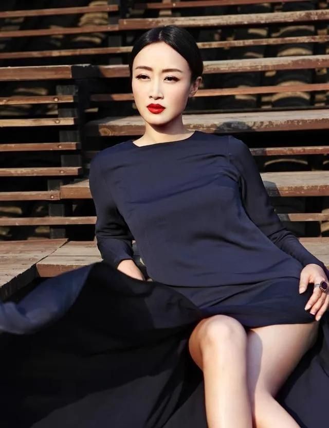 赵子琪|演员赵子琪,聚会时聚来一个老公,两个女儿也幸福