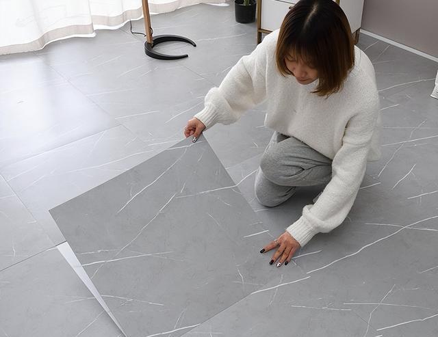 铺贴PVC地板的方法要正确,有3个步骤,重点看其中的9点要求