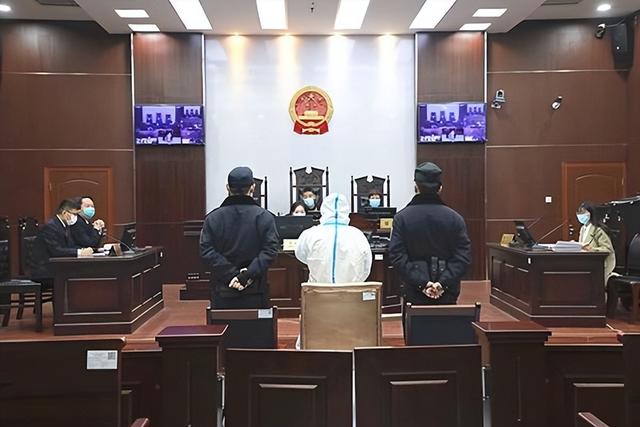 南京公交站突发枪案,年轻女子公然行凶,背后有何隐情?