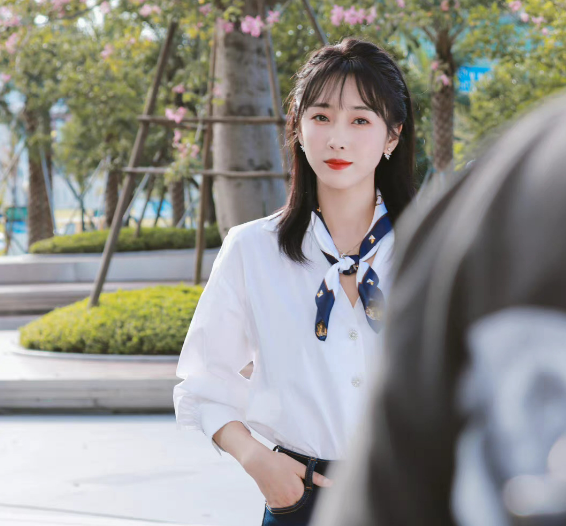 宣璐|宣璐汪卓成再合作!《白日梦告白书》职业装好飒,笑容梦回师姐!