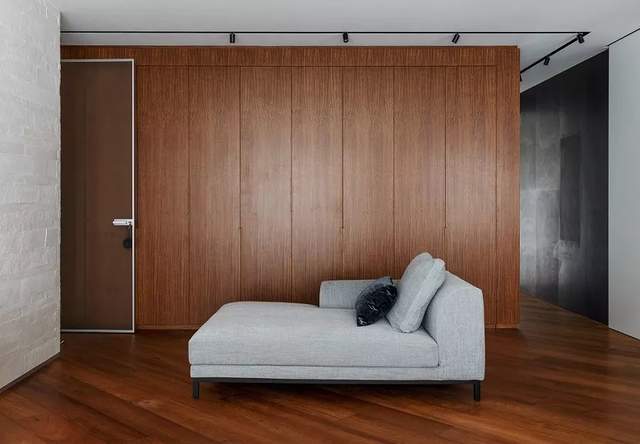 还买什么衣柜?如今流行挖墙变衣柜,空间不止大一倍