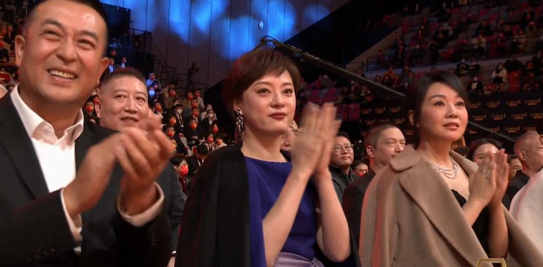 热依扎|热依扎获得33届飞天奖优秀女演员奖，孙俪台下感动落泪，周迅缺席