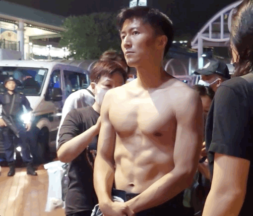 谢霆锋|手贱!搜了一下谢霆锋的近照,网友忍不住了:让我摸摸...