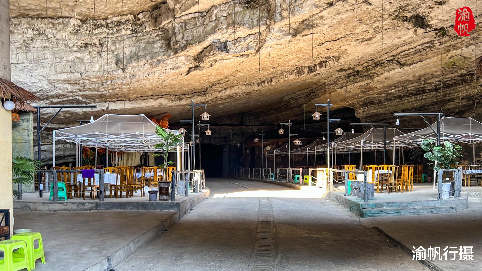 徒步|藏在重庆大山里的溶洞餐厅，可容百人就餐，相传曾是古代兵工厂