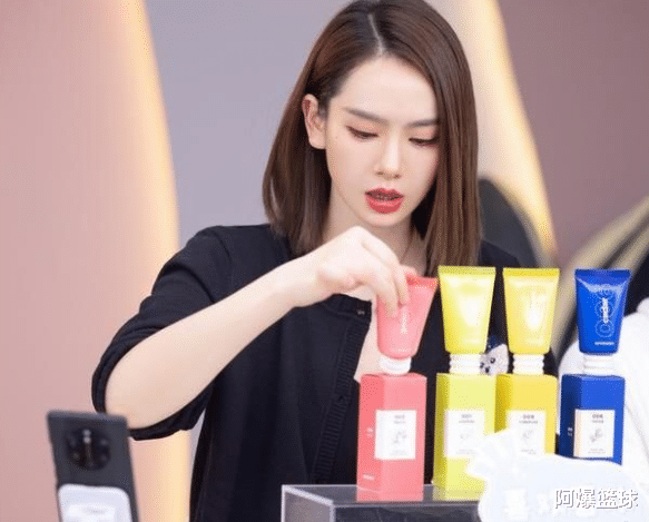 戚薇|戚薇直播声称自己怀孕后比李承铉还要重了