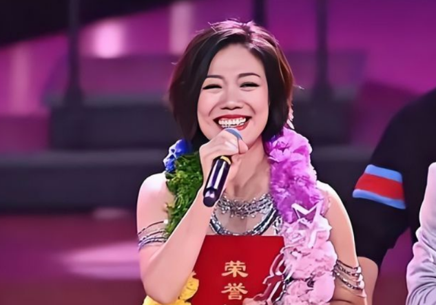 星光大道|歌手龙婷：曾是《星光大道》冠军，受邀参加春晚后，为何街头卖唱