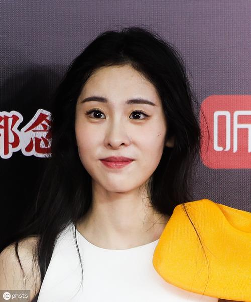 张碧晨|“未婚生子”张碧晨,将一手好牌打得稀烂