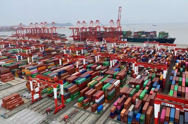 一边打压，一边颁发许可交易，美国为什么患上精神分裂？