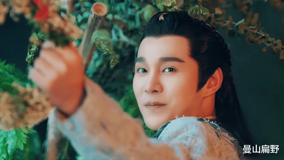 夜城赋|《夜城赋》:男主长相阳刚,妆容妩媚,扮酷比微笑时更有魅力