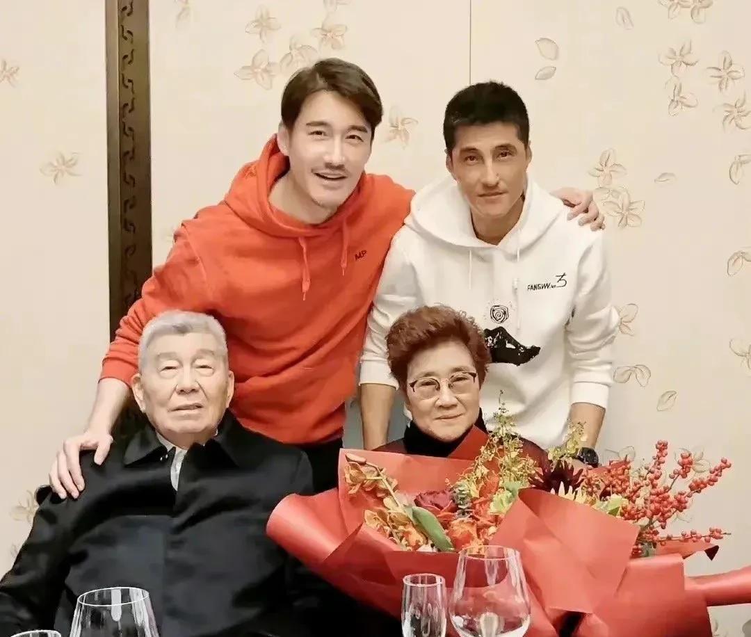 胡兵|演员胡兵大年初三痛失母亲!讣告:愿天堂没有病痛,妈妈一路走好