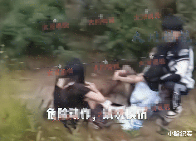 女大学生玩摩托出事,身形苗条坐草地,网友:心疼黑丝破了