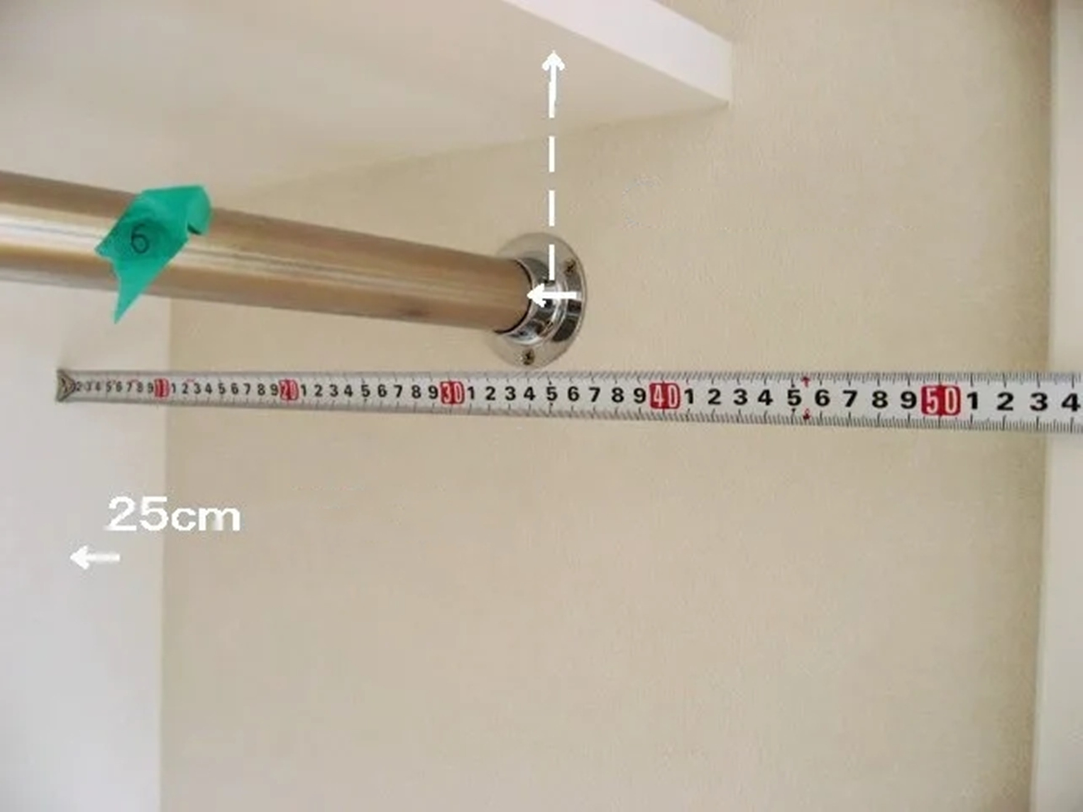 不需要柜体了,衣柜内部“4组合”,看似很简陋,实则省钱又省事
