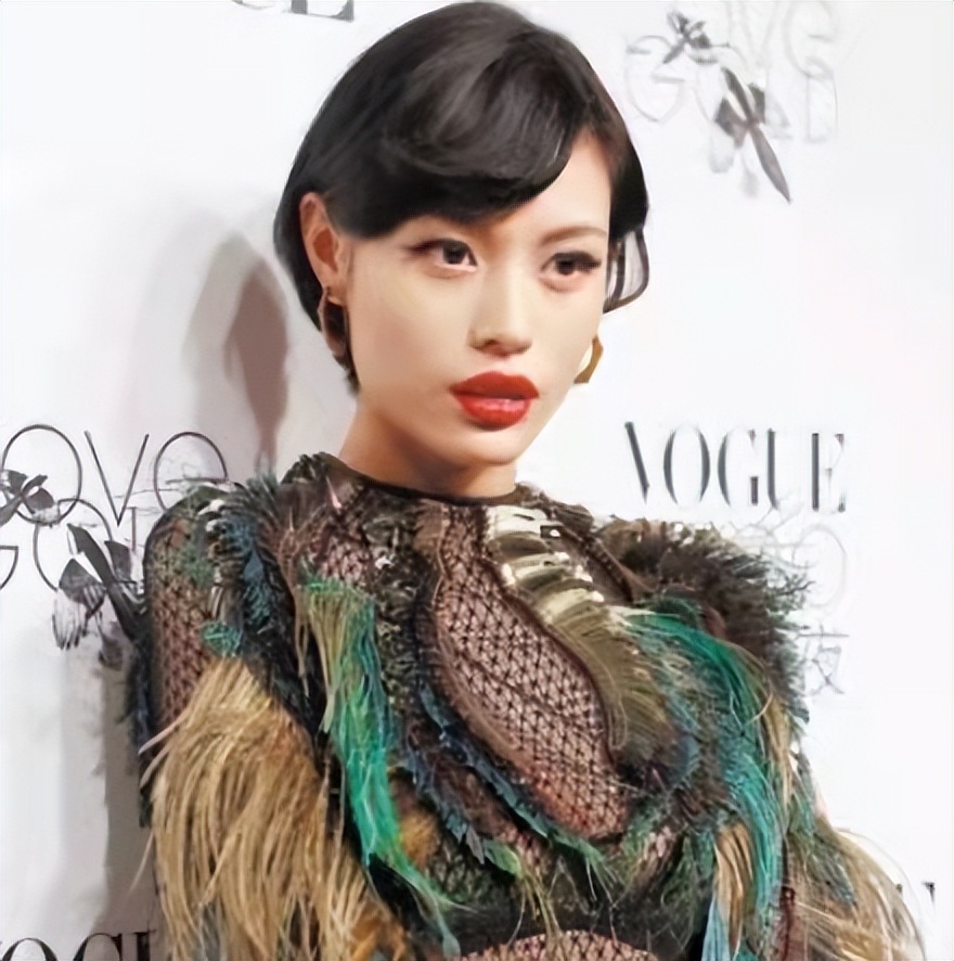 章子怡|汪峰17岁女儿的“女团脸”，简直是复制粘贴她妈，比章子怡还美