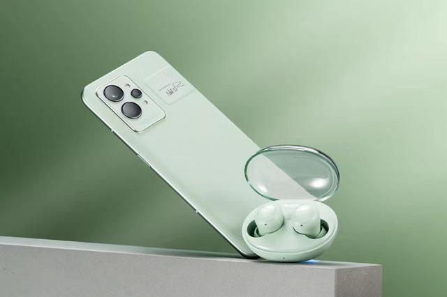 realme|最敢玩的國潮手機，19GB+變色機身，realme真我V25僅售1999元