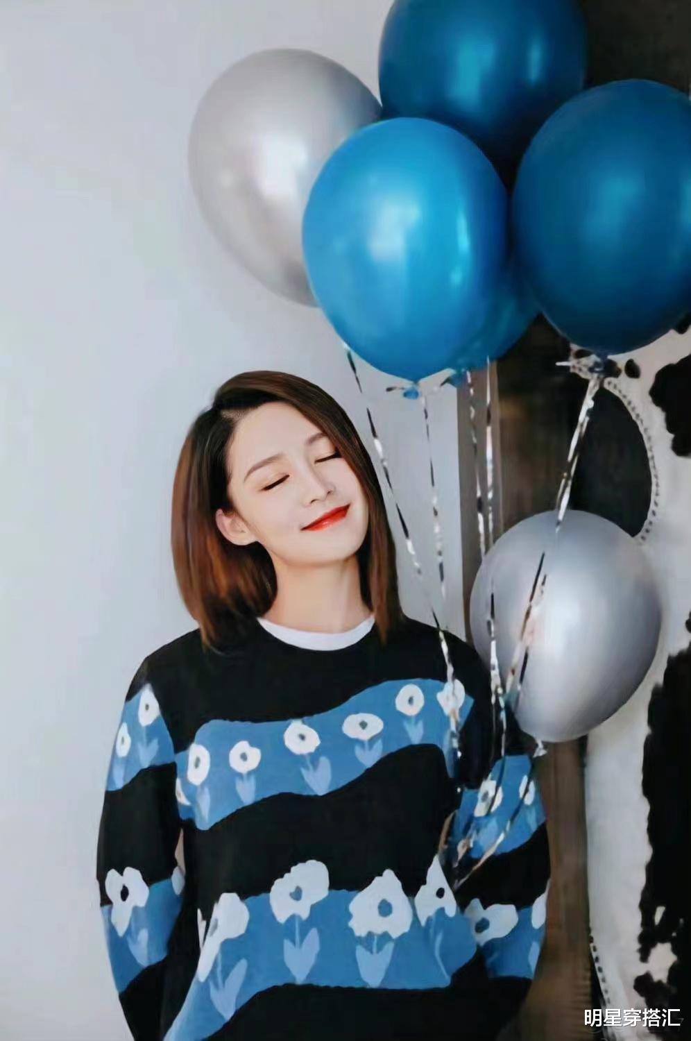 李沁|李沁太会穿了，黑色卫衣搭配黑色短裤，清爽利落，减龄又时尚