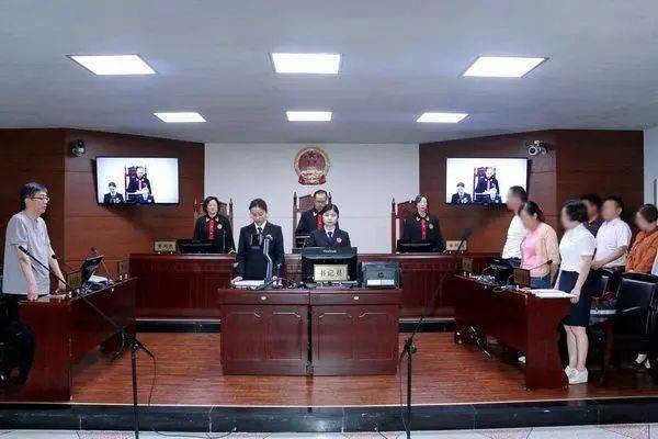 59岁大妈同时出轨6名男子,想金盆洗手,然而有因必有果?