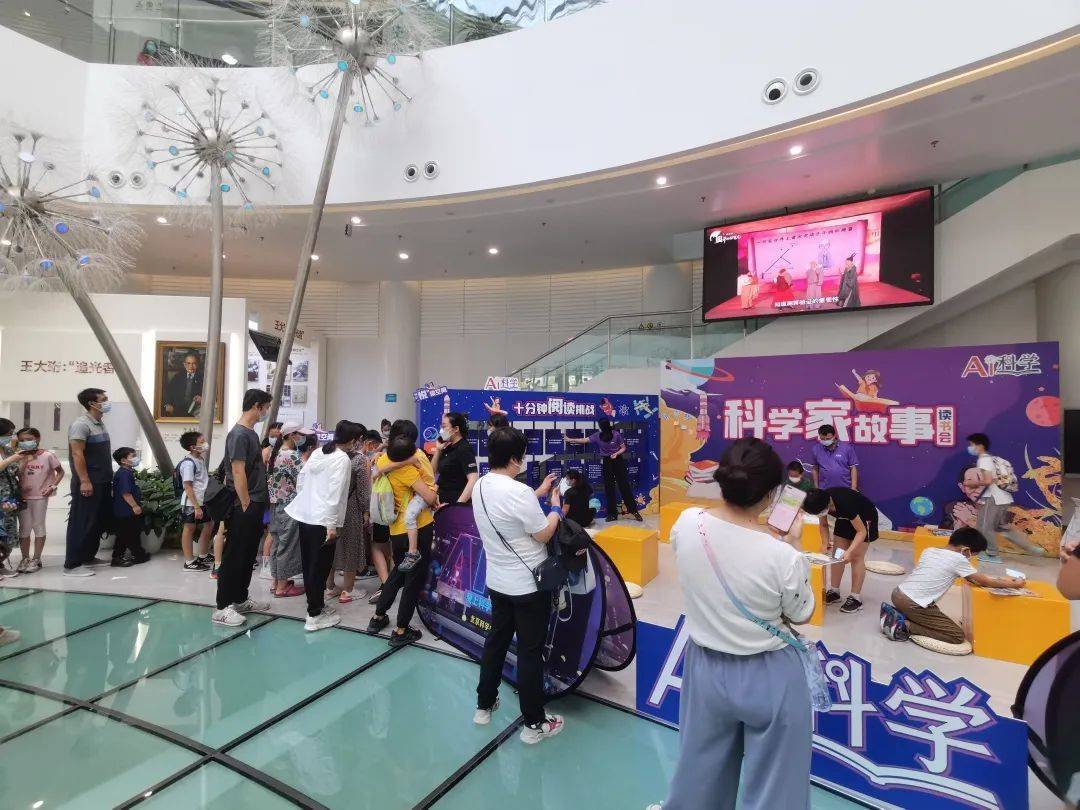 神十三返回舱亮相北京科学嘉年华