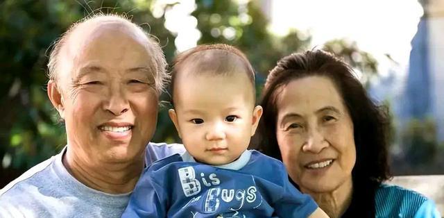 58岁大妈坦言:搭伙半年后,他承诺给我30万,我分分钟想逃离