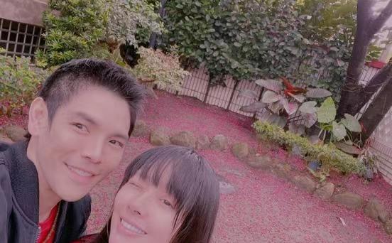 郑乃馨|向佐郭碧婷重归于好？郭爸爸重新关注向佐，郭碧婷疑带孩子回家