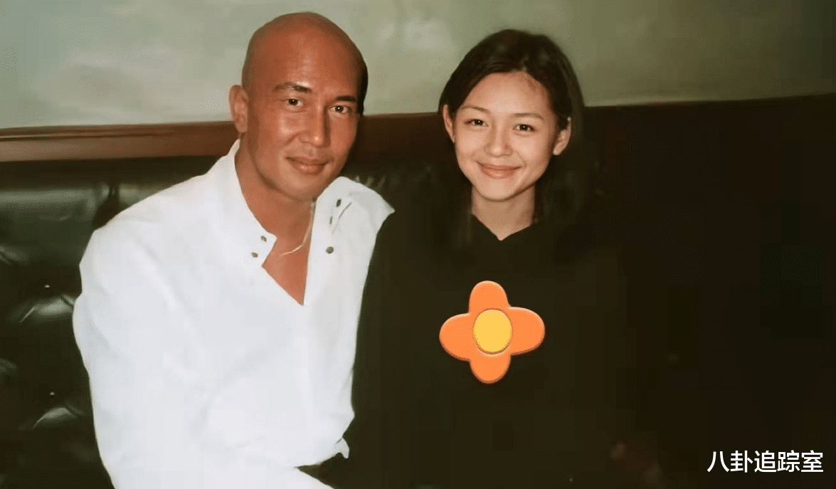 大S|曝46岁大S被宠成公主，在家不走路上厕所靠撒娇，400万只是零花钱