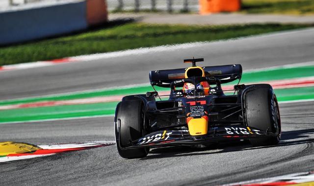 F1|F1季前测试第二日：法拉利圈速里程均霸榜，周冠宇首秀即快过队友
