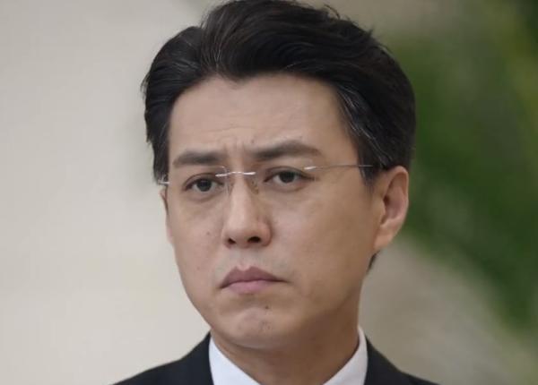 成毅|《底线》成毅很帅，演得也很认真，但也有两个非常明显的槽点