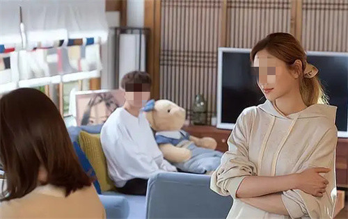 2009年泰安一夫二妻荒唐案,男子娶两位妻子,两个女人竟还是闺蜜