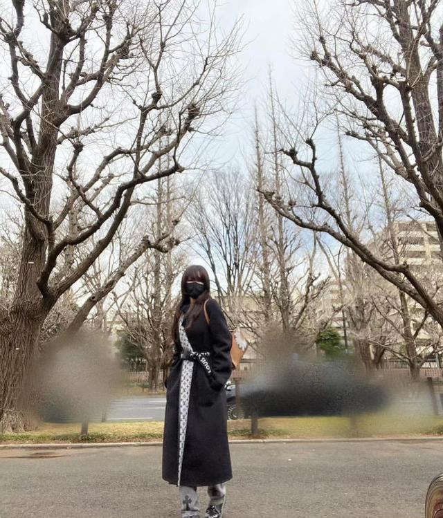 木村拓哉|51岁工藤静香炸街，穿LV大衣找烤地瓜，木村拓哉戏约不断赚钱养家