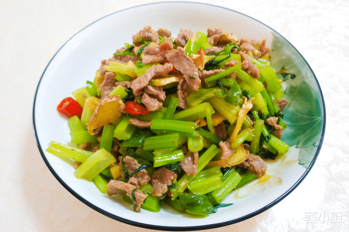 爱美的女人,建议多吃“4红3黑2绿”,含铁量高,春季常吃气色好