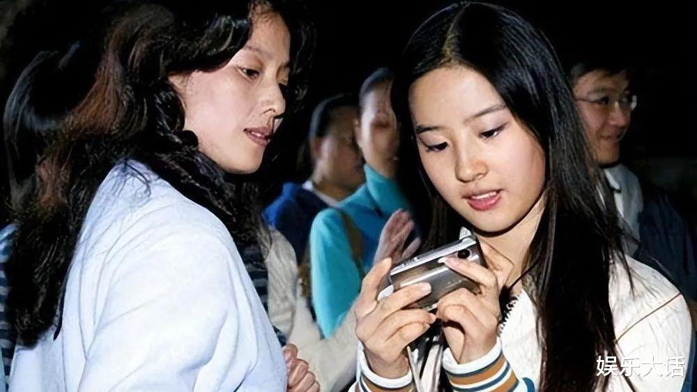 刘亦菲|刘亦菲母亲刘晓莉：我这辈子最正确的决定，就是“护”了女儿30年