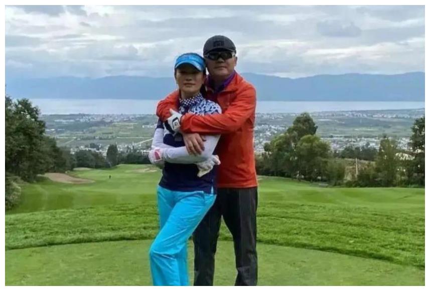 周立波|又一波老牌演员移民海外，嫁百亿超级富豪，住别墅，73岁独居海外