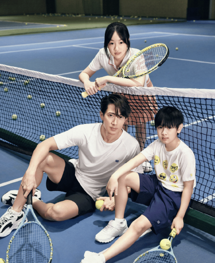 吴尊|吴尊晒一家四口出游照,11岁NeiNei个头赶上妈妈,身高已超一米七