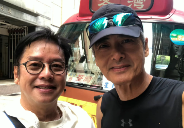 周润发|72岁谭咏麟和67岁周润发同框后,才知偶像和普通人的差距有多大