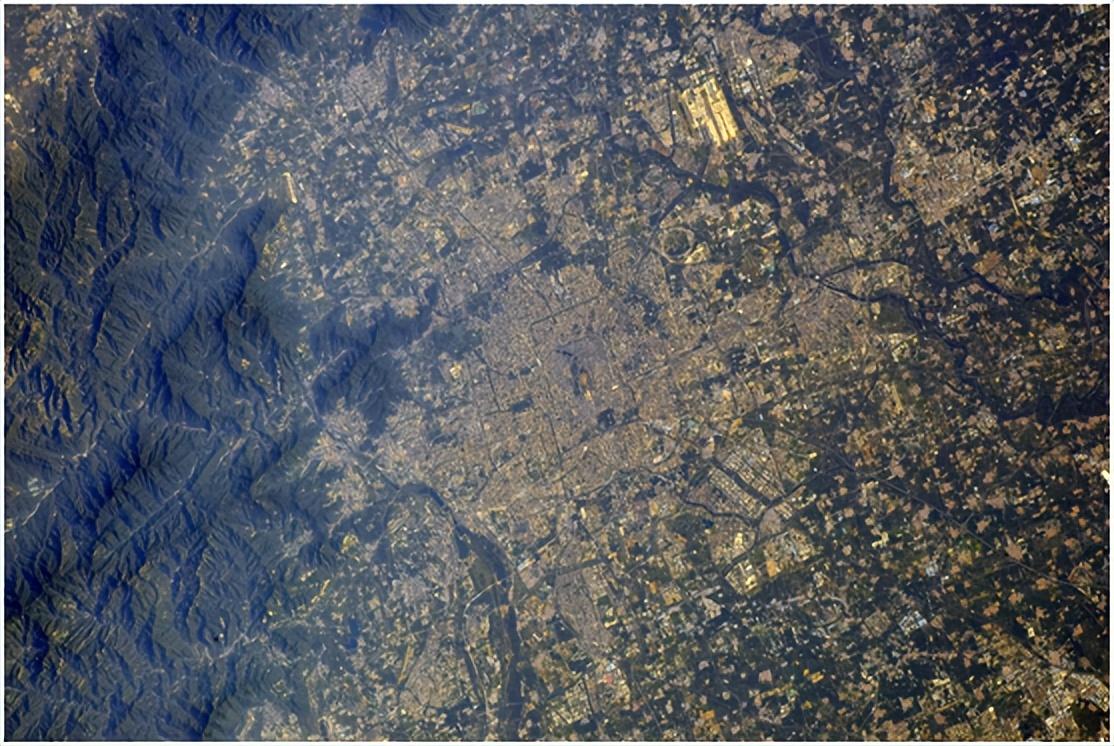 经过北京上空后,欧洲宇航员念了一句中国古文